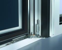 Nová generace okenního kování Schüco získala prestižní ocenění Red Dot Award 2014