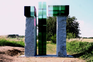 Skleněná brána na Sochařské stezce u Domažlic