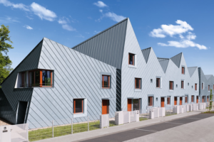 Řadové rodinné domy MikMak ve Vratislavi – fasády a střechy RHEINZINK