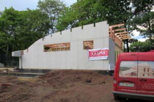 Sádrovláknité desky fermacell v zázemí dřevostavby přírodního amfiteátru v polské Bytomi