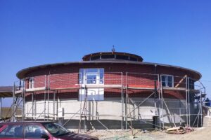 Akrylátová omítka CT 60 VISAGE na fasádě nové čistírny odpadních vod v Křelově-Břuchotíně