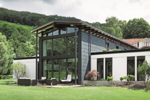 Fasádní panely PREFA FX.12 a fasádní desky REYNOBOND na rodinném domě v Borince