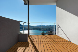 Terasový systém Hortus z exotického dřeva nebo vinylu se strukturou textilu