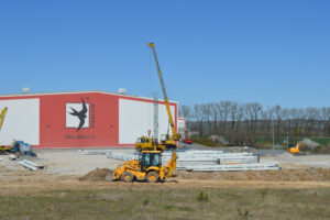 Den Braven staví pátou skladovací halu