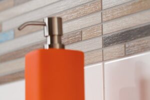 Spárovací hmota RAKO s technologií „BIO EFFECT“ zabrání růstu plísní