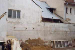 Rekonstrukce historického objektu s použitím lokálně podepřených předpjatých stropních desek a skrytých hlavic