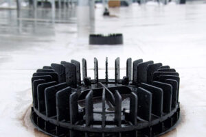 Odvodnění plochých střech: gravitační, nebo podtlakový systém?