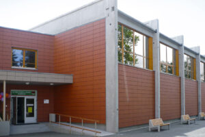 Fasáda ArGeTon na budově Centra sportu a zábavy Vikýřovice