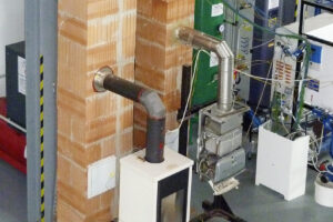 Dochází k ohřevu spalovacího vzduchu v meziprostoru komínového systému? – Mýty a skutečnost