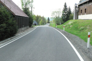 Opravenou silnici III/29019 pohlídají meteostanice a kamery