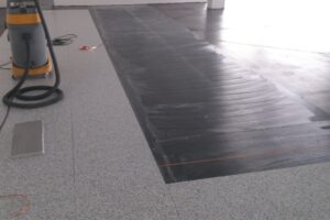 Elektrostaticky vodivé podlahové krytiny se systémovým řešením Thomsit