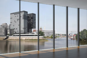 Designové profily Schüco pro téměř bezrámové prosklení fasád od podzimu na českém trhu