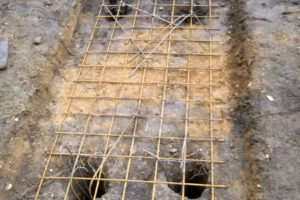 „Ztracený“ betonový nábytek