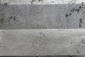 Originální vzhled fasády díky kreativním povrchovým úpravám StoBeton a StoWood