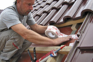 Lepicí a těsnicí program DELTA pro snadné a spolehlivé zajištění těsnosti fólií