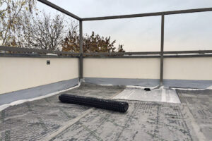 Fólie DELTA-FLORAXX TOP při realizaci multifunkční střešní zahrady školy v Ostopovicích