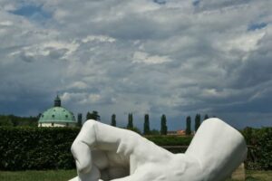 Festival Sculpture Line potřetí promění Prahu v živou galerii, nově expanduje i do Plzně