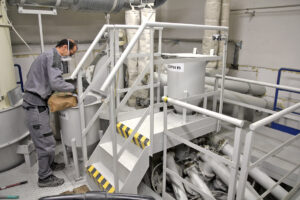 Multifunkční silikátový kompozit programovatelných vlastností nejen pro rychlé opravy cementobetonových konstrukcí