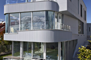 Vila na Proseku – složité podmínky pro založení i realizaci