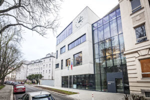 Přístavba a tělocvična Slovanského gymnázia v Olomouci z monolitického betonu