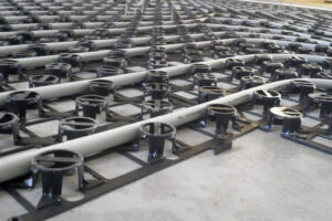 Cemix 200 Samonivelační stěrka Nivela Easy v kombinaci s podlahovým topením R979SY001