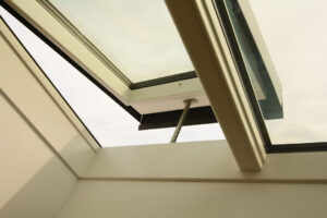 H1 – neviditelné automatické otvírače střešních oken