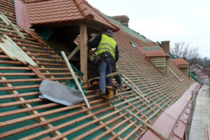Dolní zámek v Teplicích nad Metují má díky nové střeše Bramac opět historickou podobu