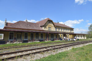 Konverze bývalé výpravní budovy nádraží ve Zbirohu