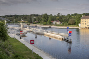Plavební komora vodního díla Hněvkovice