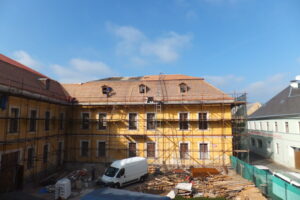 Rekonstrukce zámecké střechy v Ostrově