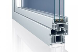 Inoutic představuje nový profilový systém Elegante – plastové okno k nerozeznání od hliníkového