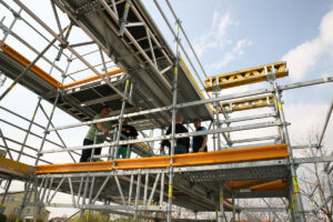 PERI představilo nový systém fasádního lešení PERI UP Easy