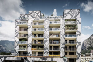 Hadí dům v Grenoblu s nápadnou fasádou