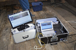 Využití nedestruktivních metod při průzkumu dřevěných prvků konstrukcí a uměleckých předmětů