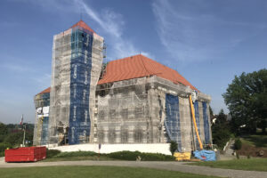 Opravy renesančního zámku ve Staré Vsi nad Ondřejnicí s použitím tašek Bramac