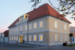 Obnova klasicistní radnice v Kardašově Řečici