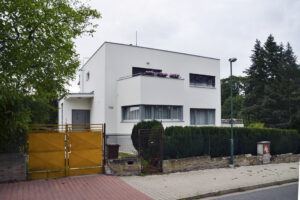 Nenápadná vila v Černošicích