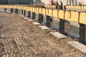 Anglické dvorky MEA MULTINORM prosvětlí suterénní prostory BD Cikánka v Radotíně