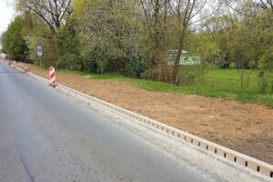 Vytížený silniční průtah u Domažlic odvodněn obrubníkovým systémem MEA KERB