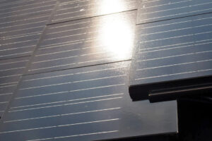 Novinky v sortimentu střešních tašek TERRAN umí ochladit interiér i vyrobit elektrickou energii