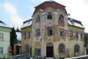 Oprava secesní kampeličky v Nečtinách na Plzeňsku