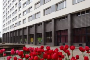 Neobyčejná proměna obyčejného paneláku díky zateplovacímu systému Cemixtherm K EPS s obklady RAKO