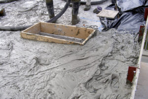 Cementová litá pěna PORIMENT pro vyrovnávání, vyplňování, izolování nebo spádování konstrukcí