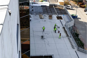 Rekonstrukce pojezdného střešního pláště s akcentem na odvodnění a provozní vrstvy