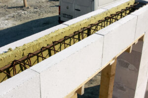 Praktické ukázky řešení statiky konstrukcí rodinných a vícepodlažních bytových domů ze systémů Ytong a Silka