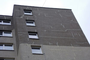 Kontaktní zateplování budov z pohledu defektoskopické praxe – 1. část. Otevřené otázky kolem tvarové stability ETICS