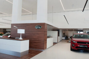 Na lepení velkoformátové dlažby je specialistou Knauf Flexkleber