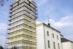 Cemix Cemroll silikát vrátil kostelu ve Velkém Týnci původní vzhled