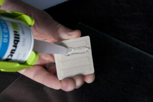 K čemu je užitečný průhledný lepicí tmel