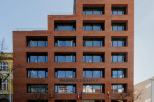 Praha 7 začíná využívat novou radnici